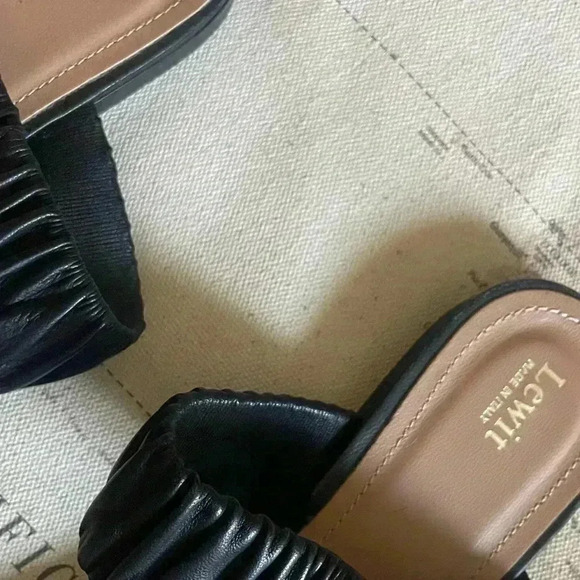 Lewit Black Scrunched Sandals Size 37.5EU / 7US - Picture 3 of 9